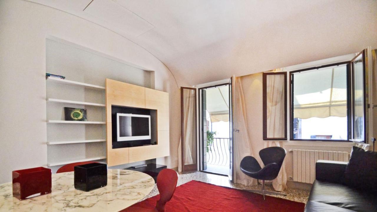 Ai Bareteri Luxury Canal View Венеция Экстерьер фото
