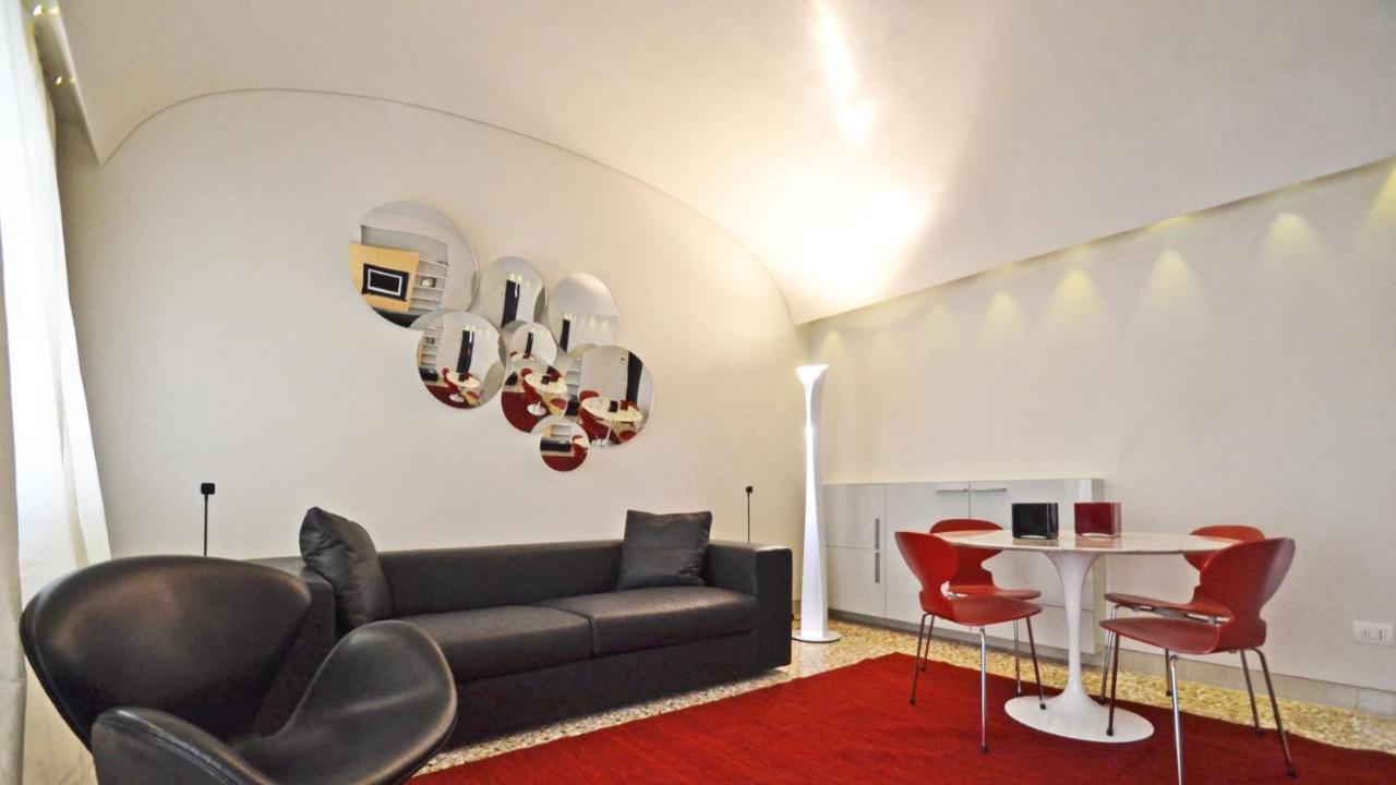 Ai Bareteri Luxury Canal View Венеция Экстерьер фото