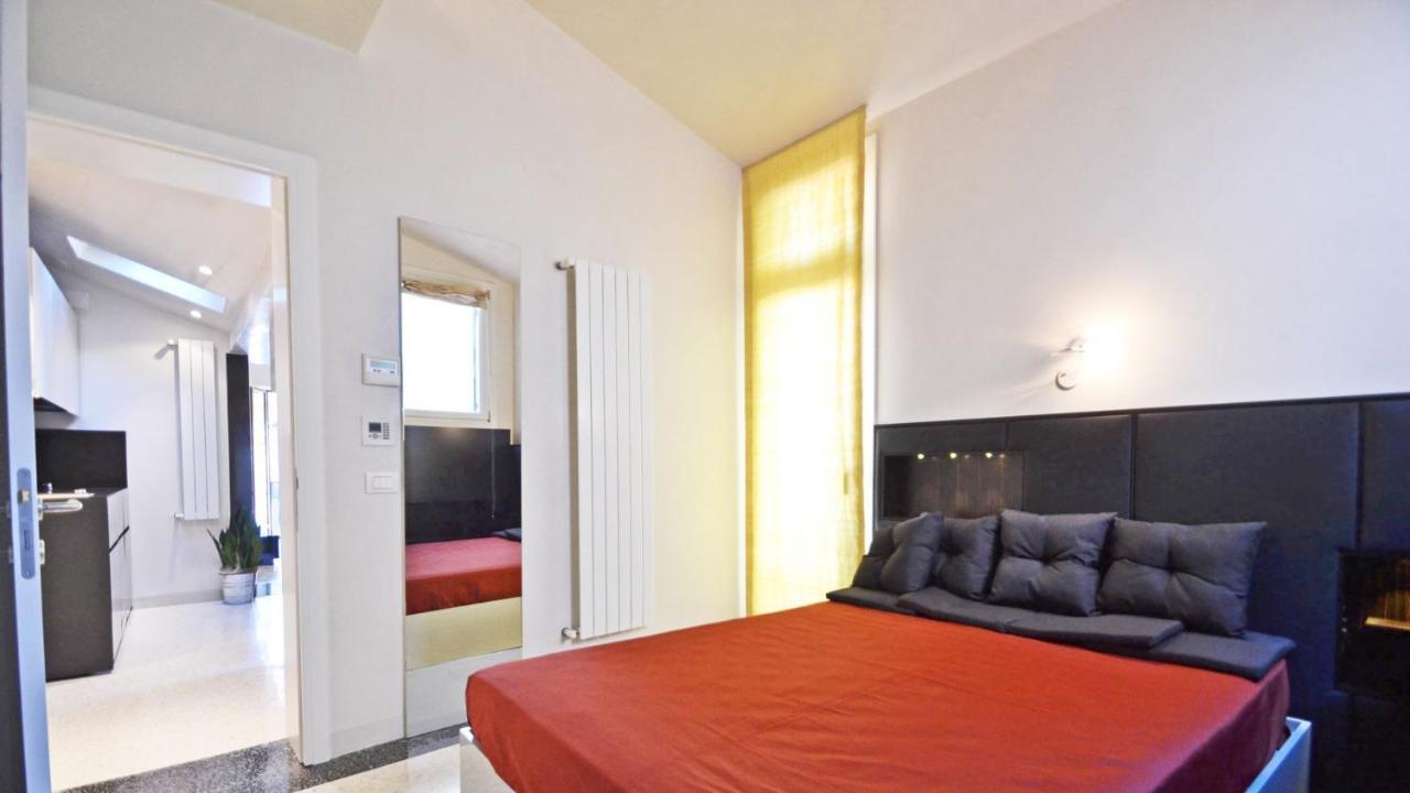 Ai Bareteri Luxury Canal View Венеция Экстерьер фото