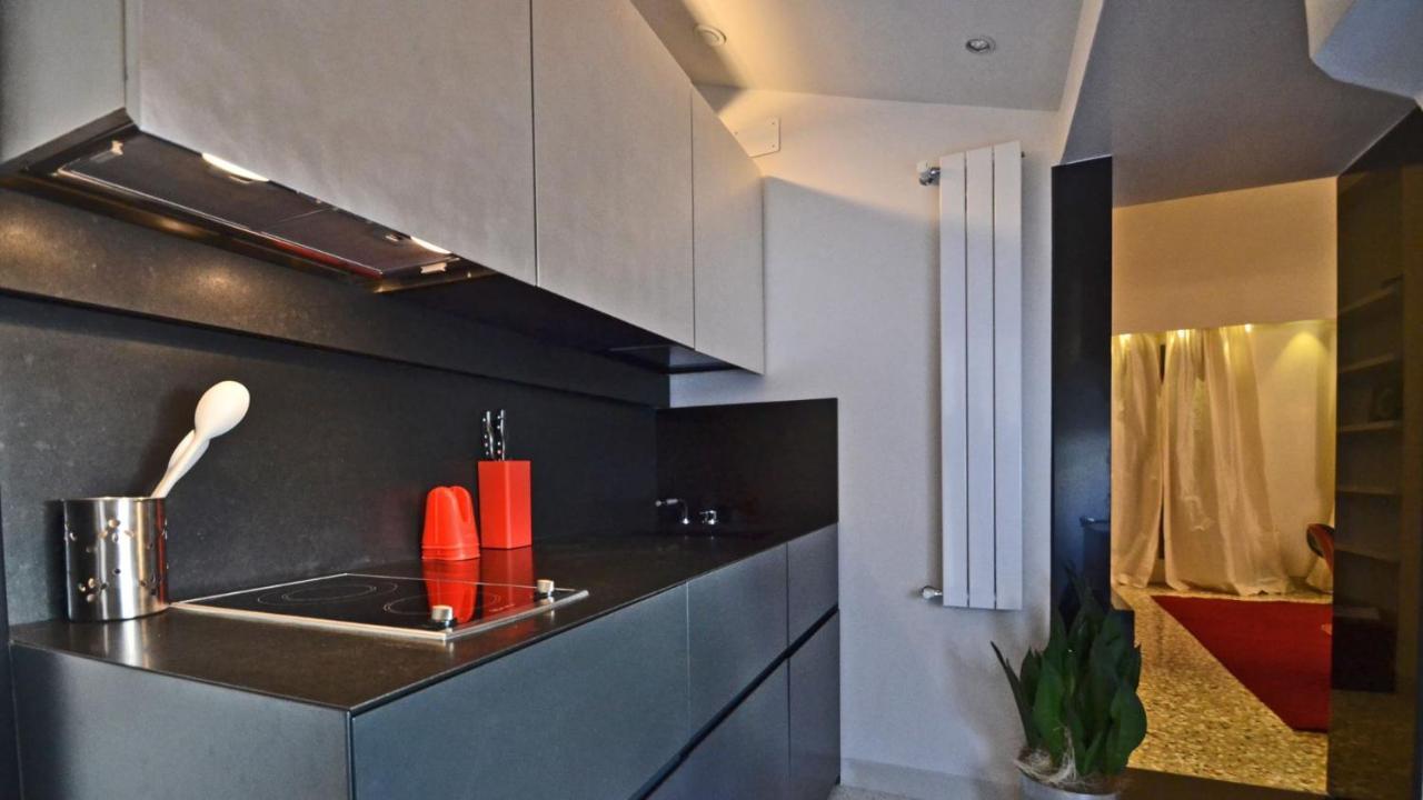 Ai Bareteri Luxury Canal View Венеция Экстерьер фото